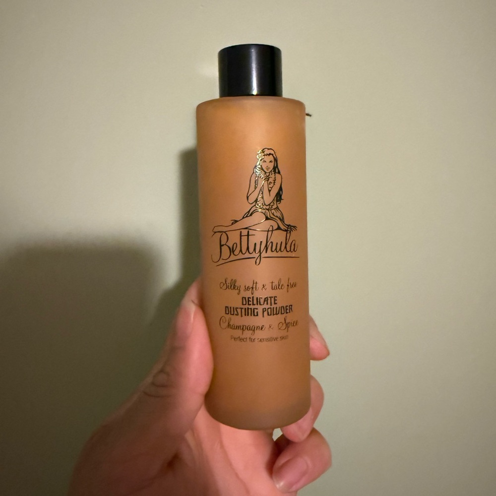 Bettyhuda delicate dusting powder